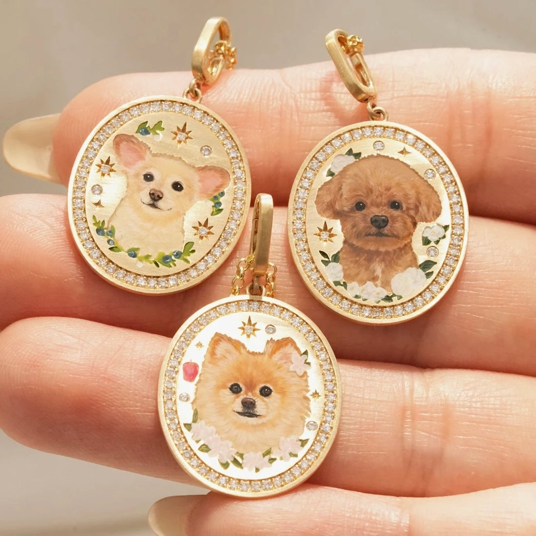 Collier personnalisé en or 18 carats avec portrait d'animal peint à la main